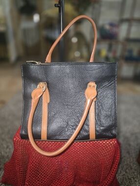 Valentina Rimini Italy Black & Tan Pebbled Leather Crossbody Or Carry Bag